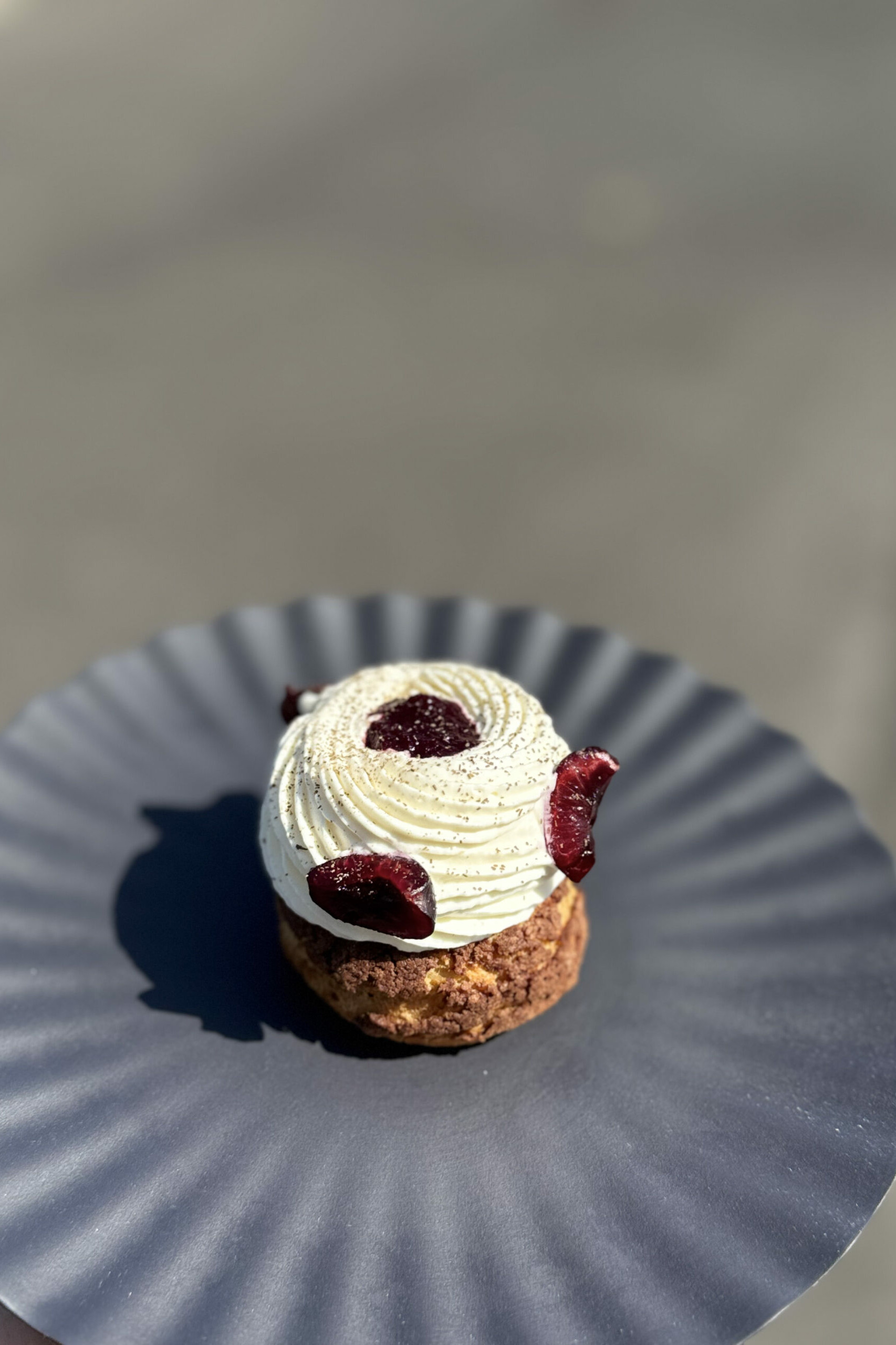 Chou cerise de Bessenay et bourgeon de sapin